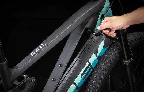 Alternative view of Trek Rail 5 625wh Gen2 Matte Black/Miami Green